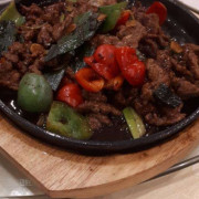 鐵板黑椒牛肉Sizzling Black Pepper Beef On Hot Plate